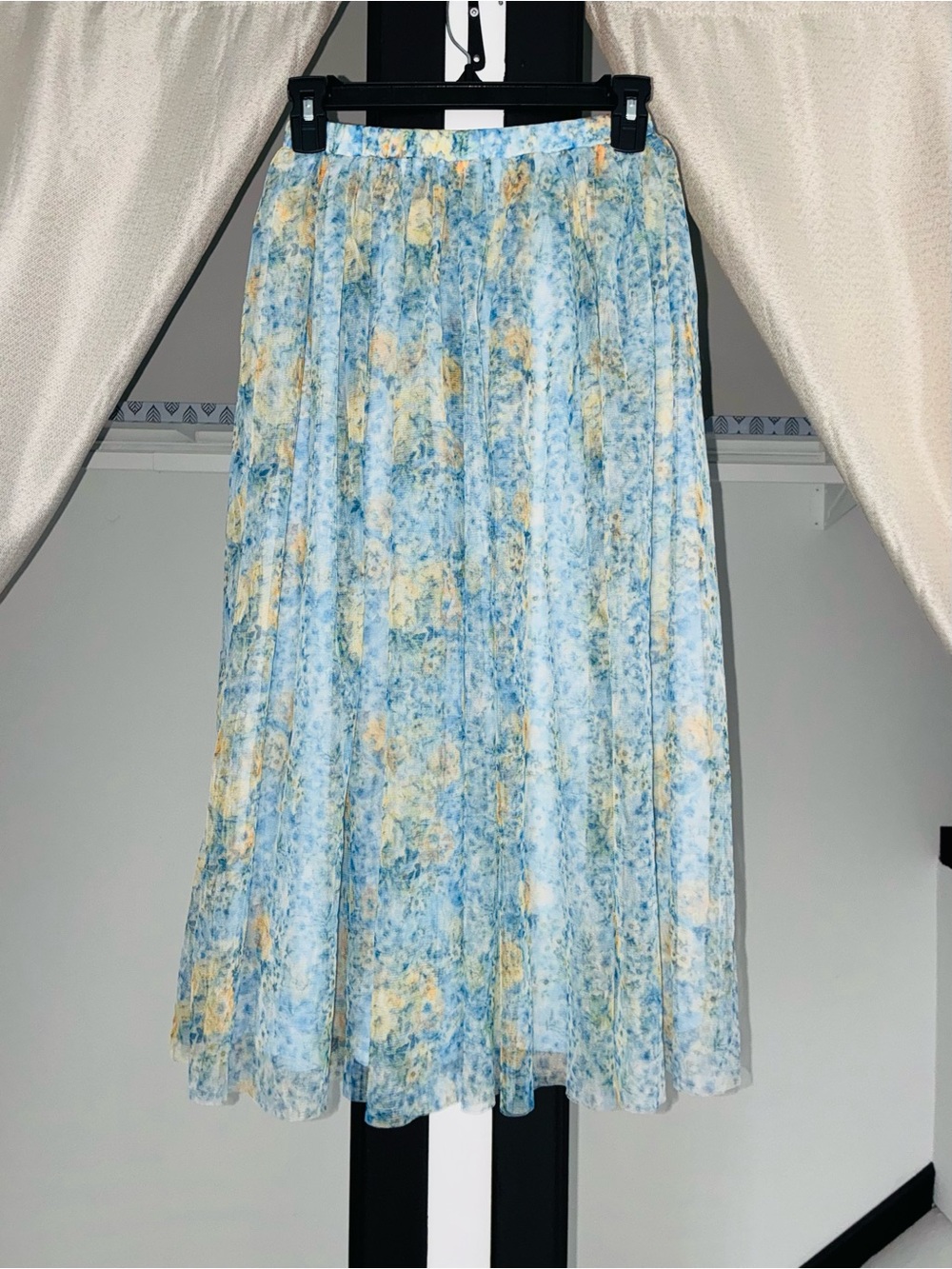 Altar’d State - Moya Floral Tulle Midi Skirt - Picture 6 of 8
